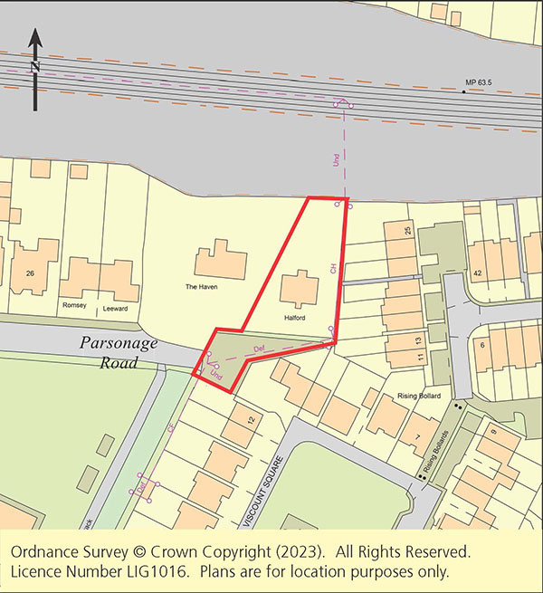 Lot: 4 - FREEHOLD BLOCK OF TWO FLATS ON LARGE PLOT -